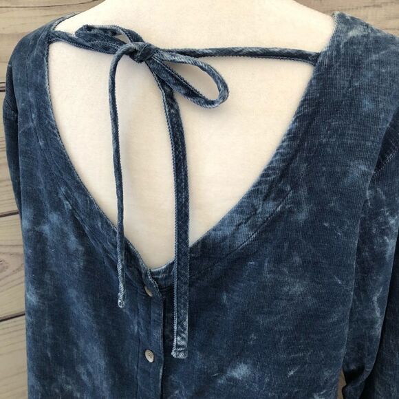 Anthropologie Cloth & Stone Denim Look Bell Sleeve Button Cutout Top Small - Picture 7 of 9